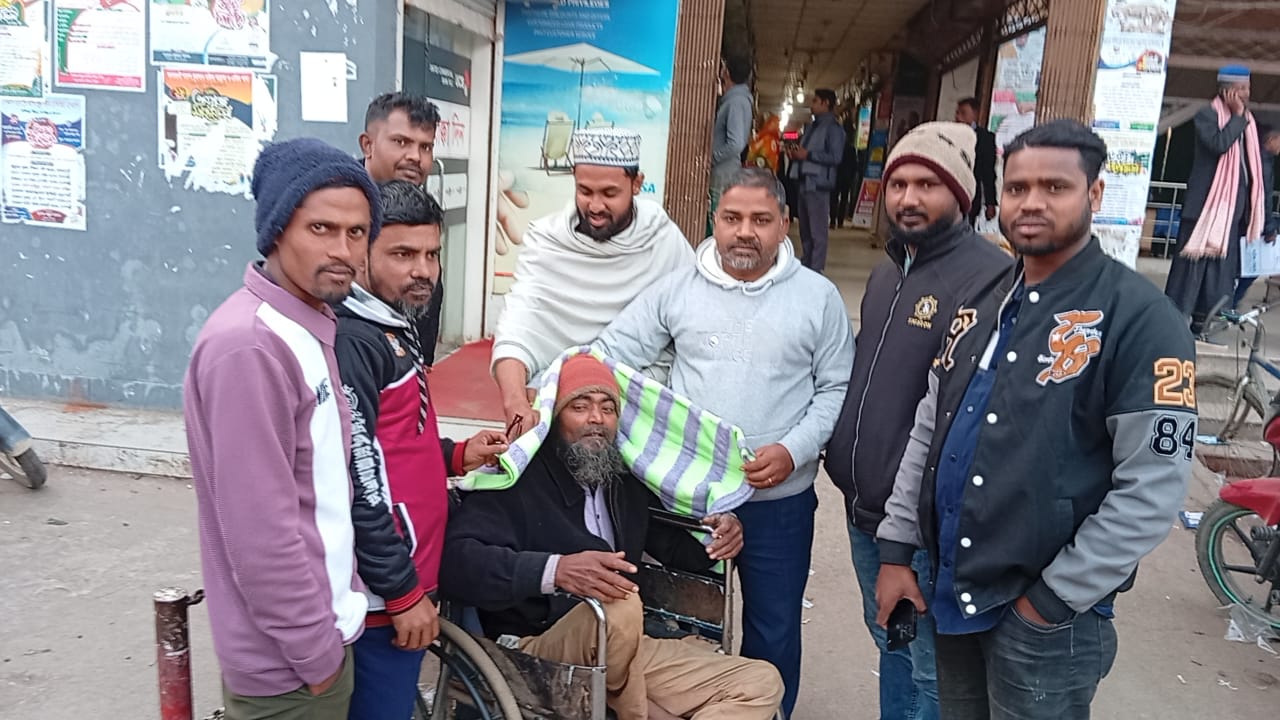 দিরাই সমাজ সেবা ফাউন্ডেশনের উদ্যোগে ৩০০ পরিবার ও ৫০ ভিক্ষুকের মাঝে শীতবস্ত্র বিতরণ