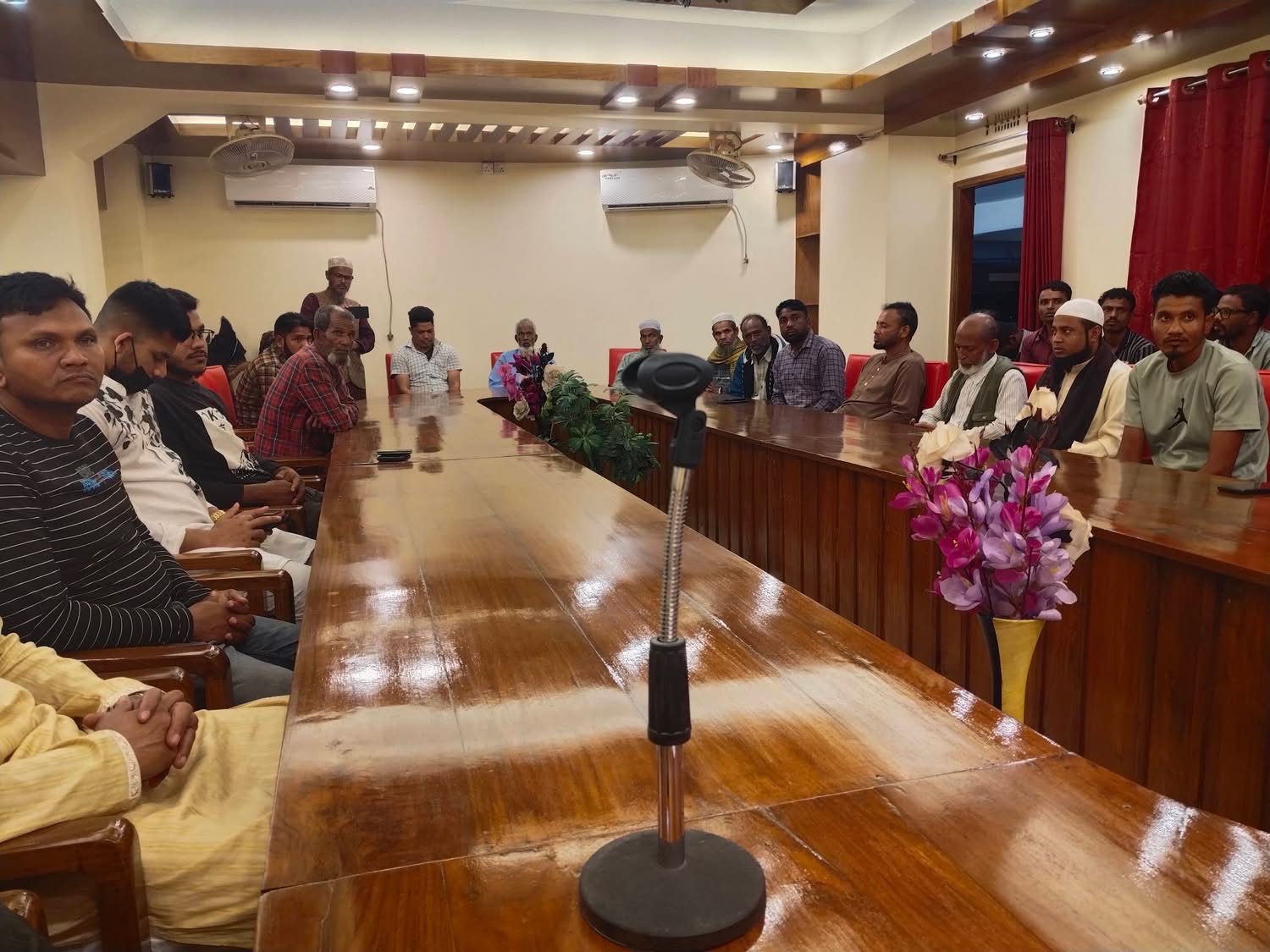 সুরমা সোসাইটির উদ্যোগে একশত পরিবারের মধ্যে নগদ তিন লক্ষ পঞ্চাশ হাজার টাকা বিতরণ।