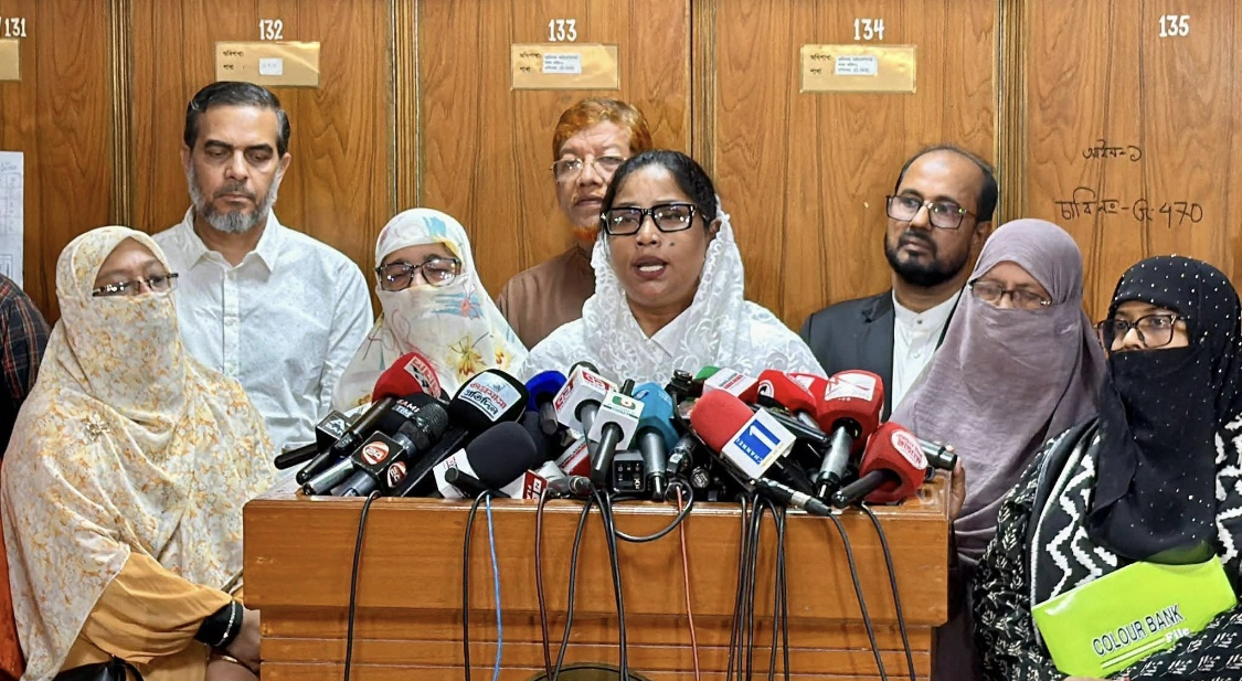 বাংলার প্রথম পতাকা উত্তোলক শফিউল আলম প্রধান কন্যা ব্যারিস্টার তাসমিয়া প্রধান কে ইউরোপ জাগপা-র অভিনন্দন