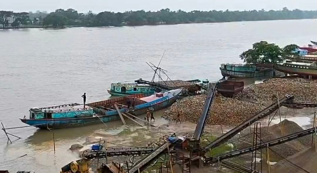 সুনামগঞ্জে মুষলধারে বৃষ্টিপাত: গত ২৪ ঘন্টায় ২৬৫ মিলিমিটার বৃষ্টিপাত রেকর্ড করা হয়েছে,বাড়ছে সবগুলো নদ-নদীর পানি।